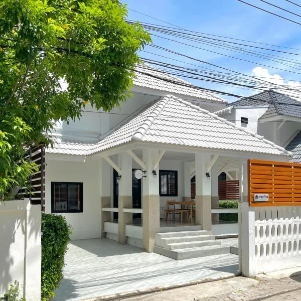 Cozy House บ้านพักริมหาดบางแสน，位于班邦森(1)的酒店