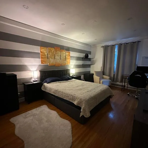 Spacious Bedroom In Rego Park，位于Laurelton的酒店