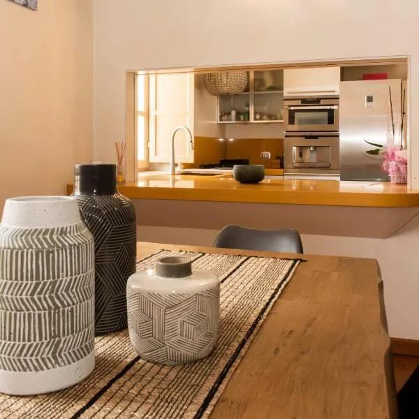 LUXURY APARTMENT in the Center of Alba!!，位于阿尔巴的酒店