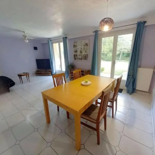 Location calme，位于奥弗涅库尔农的酒店