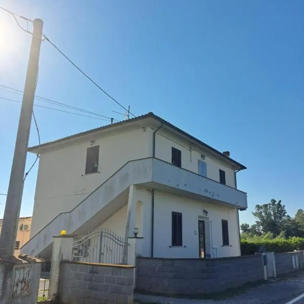 Appartamento Rosa Bianca A Vada，位于瓦达的酒店