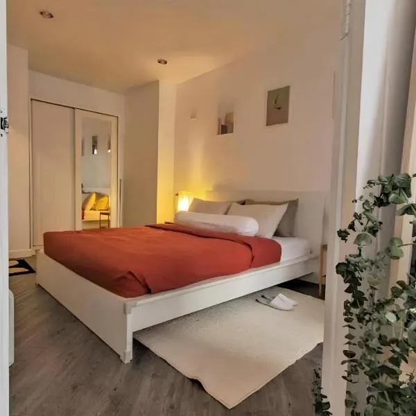 Cozy 1br walk to BTS and Airport Rail Link Close to Malls 11，位于曼谷的酒店