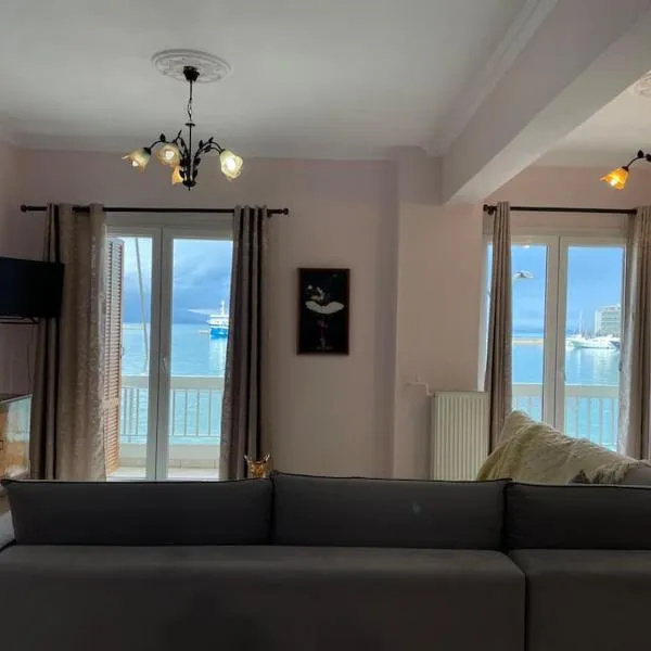Lina's Condo at the Port，位于希俄斯的酒店
