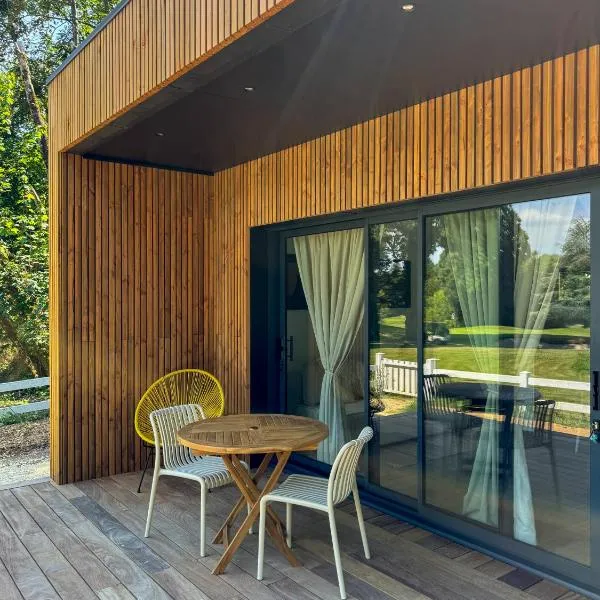 Lodge autour du golf Ardree，位于Saint-Antoine-du-Rocher的酒店
