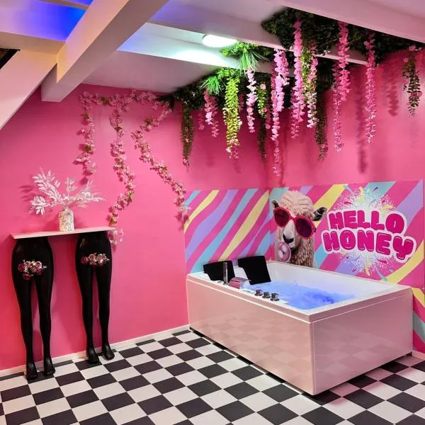 Maison 60 m2 Loveroom romantique avec jacuzzi privé à 10 min de Nancy et jardin privé，位于Messein的酒店