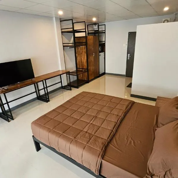 Smile Home โรงแรม ห้องพัก รายวัน รายเดือน，位于Ban Song Krathiam的酒店