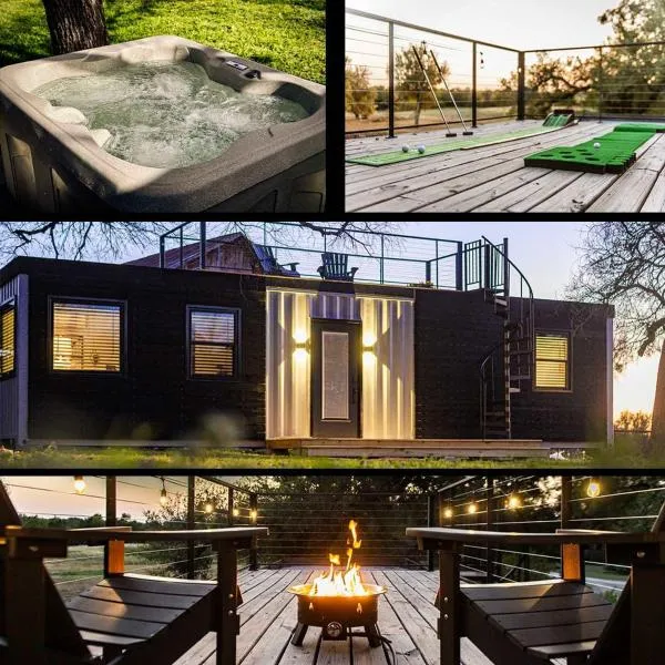 Hot Tub! The Blue Ridge Luxury Container Home，位于Bellmead的酒店