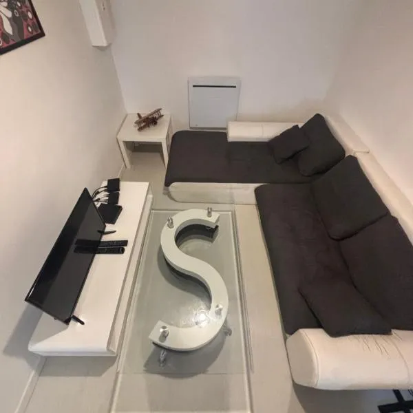 x GITES CONFORT DISCOUNT LE MONTANA PROCHE BESANCON x，位于Chevigney-sur-lʼOgnon的酒店