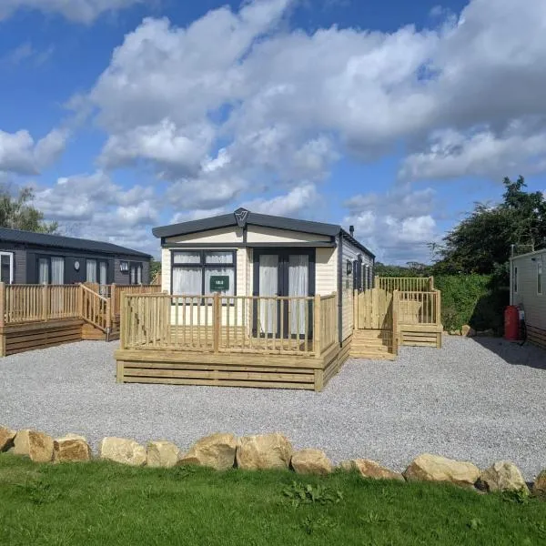 Lytham Luxe 6 Birth Caravan，位于Weeton的酒店