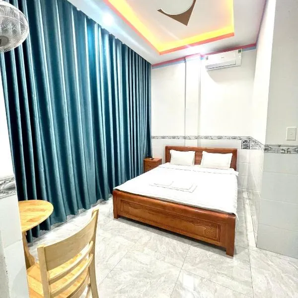 Hotel Ngô Tình，位于土龙木市的酒店