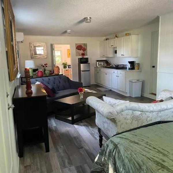 Ell's Room，位于Harkers Island的酒店