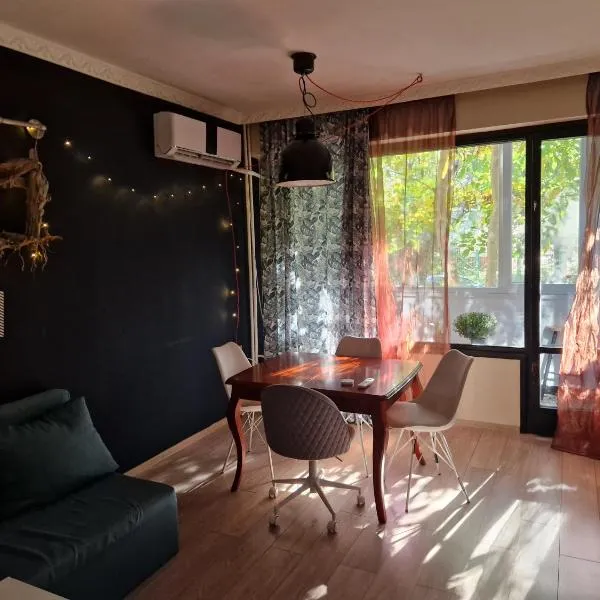Homey art apartment next to Drujba lake Metro stations and bul.Tsarigradsko Shose,位于索非亚的酒店