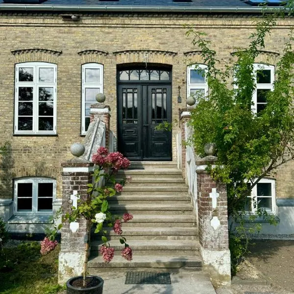 Gesamtes Historisches Kapitänshaus，位于费马恩的酒店