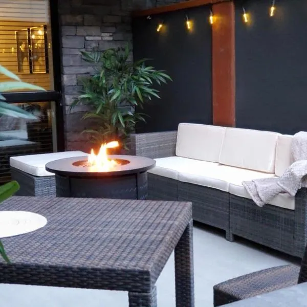 Le Bucheron Stunning Spring Creek Luxury condo，位于坎莫尔的酒店