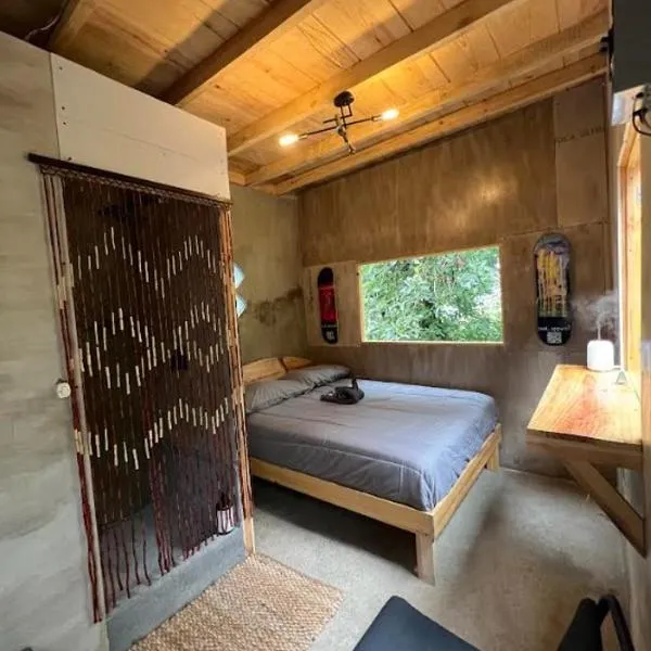 EB5 Escape-Contemporary Stay, San Marcos La Laguna, Skateboard，位于圣马科斯拉拉古纳的酒店