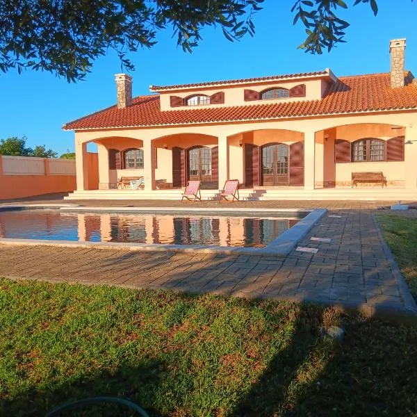 Casa com Arte - country house with swimming pool，位于Vermelha的酒店