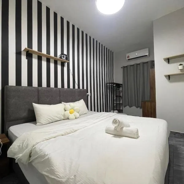 R8 Hotel-style Room With Projector #1min Walk to Ksl City Mall，位于努沙再也的酒店