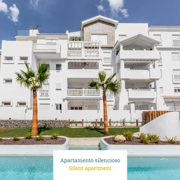 Homity Holidays - Playa Granada - Marina Golf，位于莫特里尔的酒店