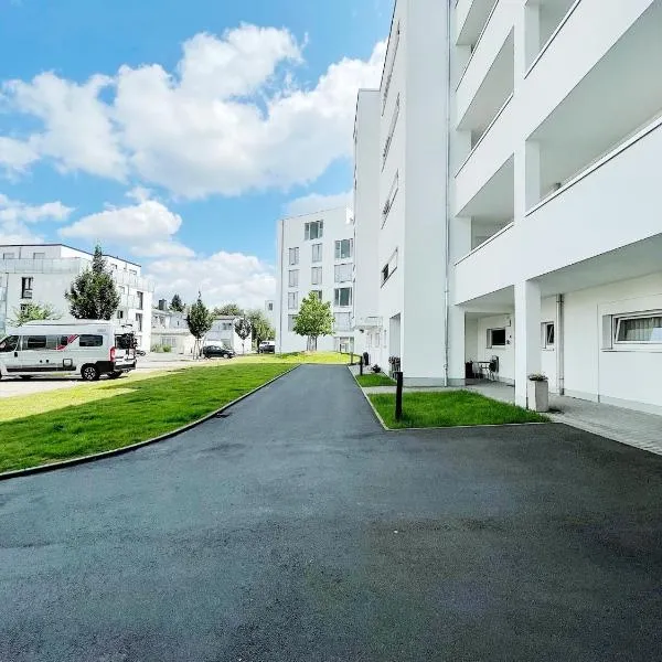 Luxury Wohnung mit Großem Bett und Schlafsofa Luxuriös Ausgestattet mit schöne Terrasse und Garten!，位于吉森的酒店