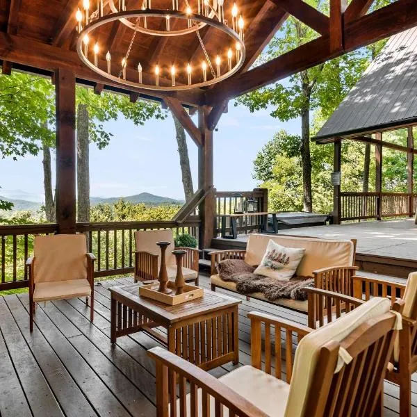 30 percent off thru July 5 Insane Views Hot Tub Game Room，位于蓝岭的酒店