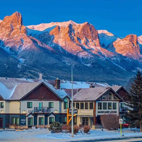 Basecamp Lodge Canmore，位于坎莫尔的酒店