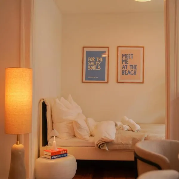 AHOI HOMES - Stilvoller Altbau im Herzen Kiels，位于基尔的酒店