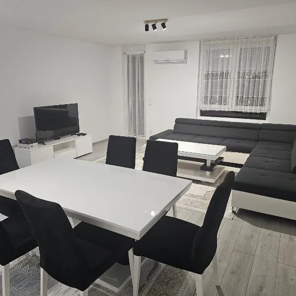 APARTMAN-Lily，位于布戈伊诺的酒店