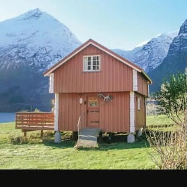 Staburet Eresfjord Båt kan leies，位于Øverås的酒店