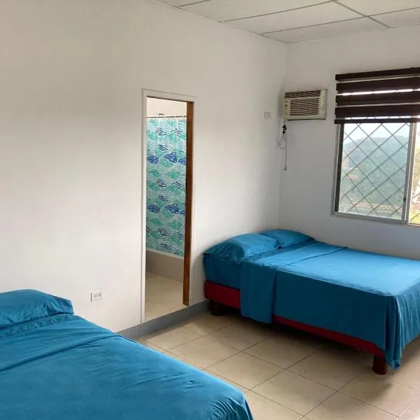 Caracola, habitación privada de Flor de Lis Beach House，位于普拉亚斯的酒店