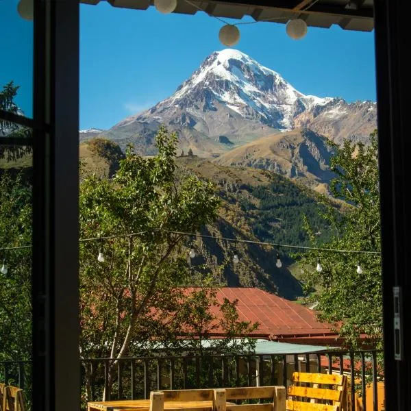 Planet kazbegi，位于卡兹贝吉的酒店