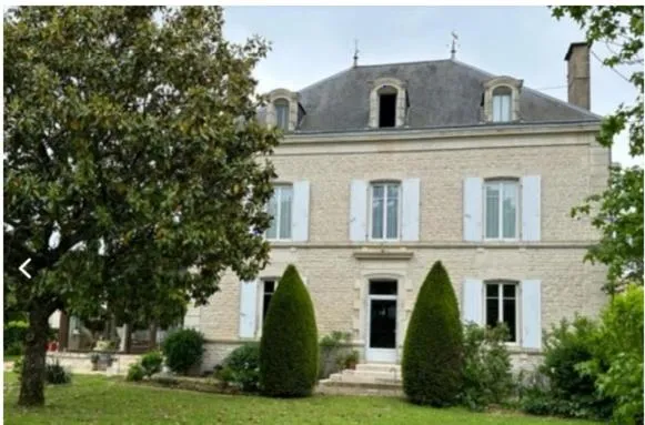 Le Logis de Villefollet，位于库隆的酒店