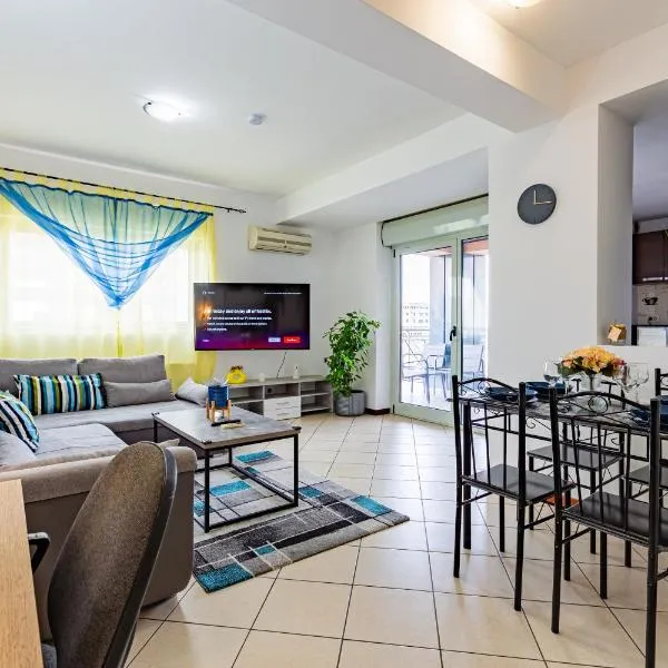 RING ApArt Hotel - Spacious DeLuxe Apartment with Big Terrace and Free Underground Parking，位于蒂米什瓦拉的酒店