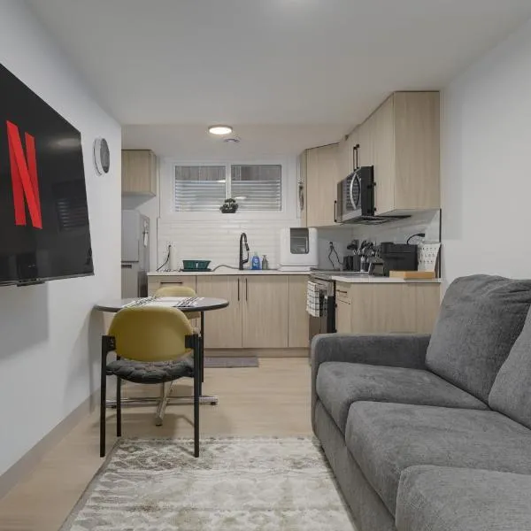 Modern Suite by Royal Alexandra Hospital l Free Parking WiFi Netflix,位于埃德蒙顿的酒店