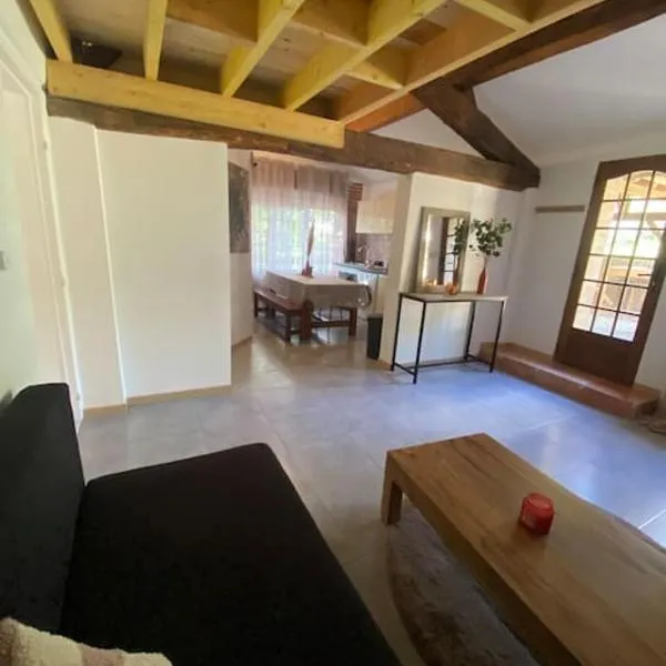 Le Gîte à l Ombre du Coteau,位于Auriébat的酒店