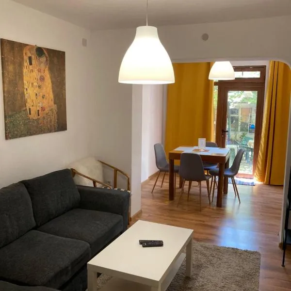 Garden apartment，位于卡尔洛沃的酒店
