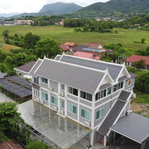 Garden House Rice Field and Mountain View，位于琅勃拉邦的酒店