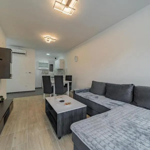 Hemingway Belgrade Apartment，位于Zemun的酒店