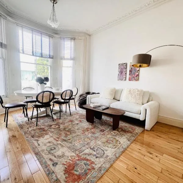 Stylish 2 Bedroom Notting Hill SuperStar Apartment，位于格林福德的酒店