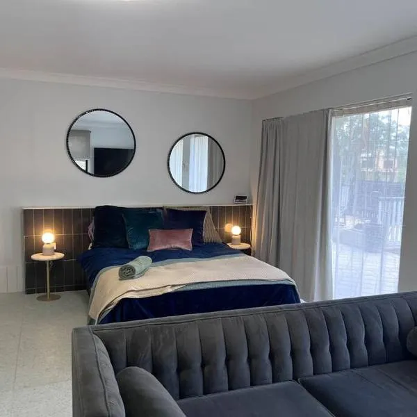 Sophisticated Spacious Self Contained Studio，位于布里斯班的酒店
