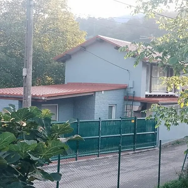 Casa Canal de las Tejeras，位于洛斯科拉莱斯-德布埃尔纳的酒店