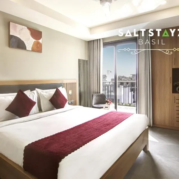Saltstayz Basil - Near Golf Course Road & Extension Road，位于古尔冈的酒店