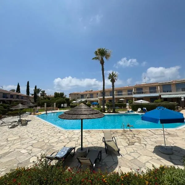 Beautiful 1-bd Ap near the beach historic places，位于Paphos的酒店