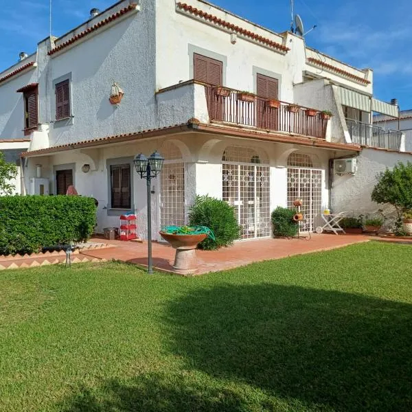 Max House，位于Marina di Cerveteri的酒店
