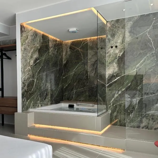 OMÍ Aparthotel，位于卡塞塔的酒店