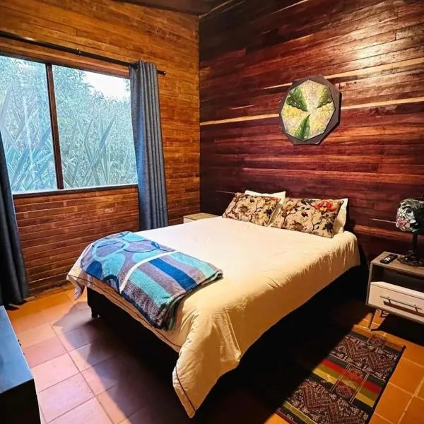 Refugio Santa Elena，位于圣埃伦娜的酒店