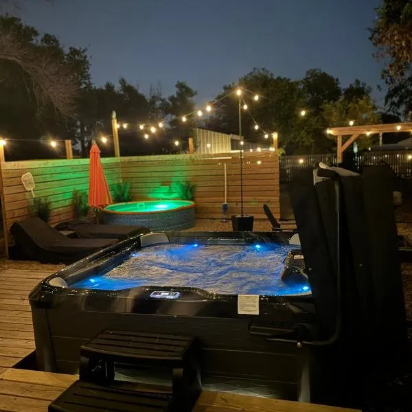 The Craftsman on Clay-Downtown-4 Blocks to Silos-Hot Tub and Cowboy Pool，位于韦科的酒店
