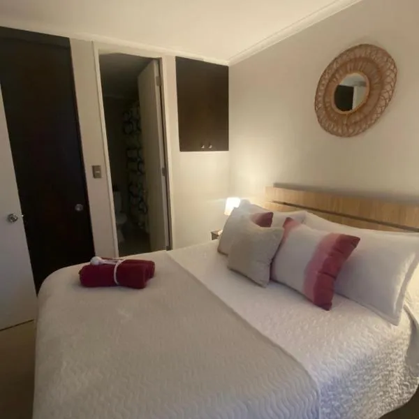 Hermoso depto. con estacionamiento，位于洛斯安赫莱斯的酒店