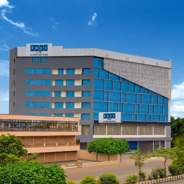 Keys Lite by Lemon Tree Hotels, Vadodara，位于巴罗达的酒店