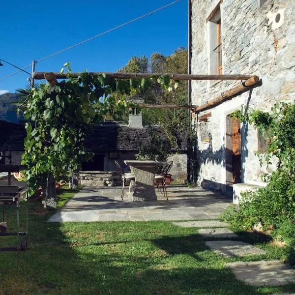 Antica Casa Noce Rivoria，位于Masera的酒店