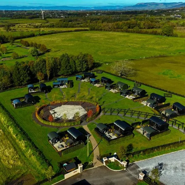 Shepherds Huts at Ballyness Farm，位于Bovevagh的酒店